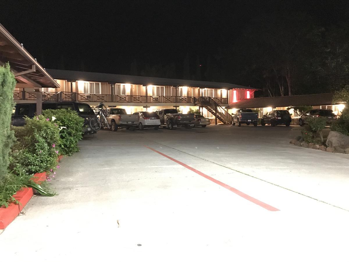 Red Bluff Inn Extérieur photo